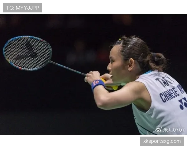 戴资颖在家穿拖鞋都要配球拍练步法？